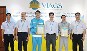 Nhân viên VIAGS TSN trả lại hơn 187 triệu đồng cho khách
