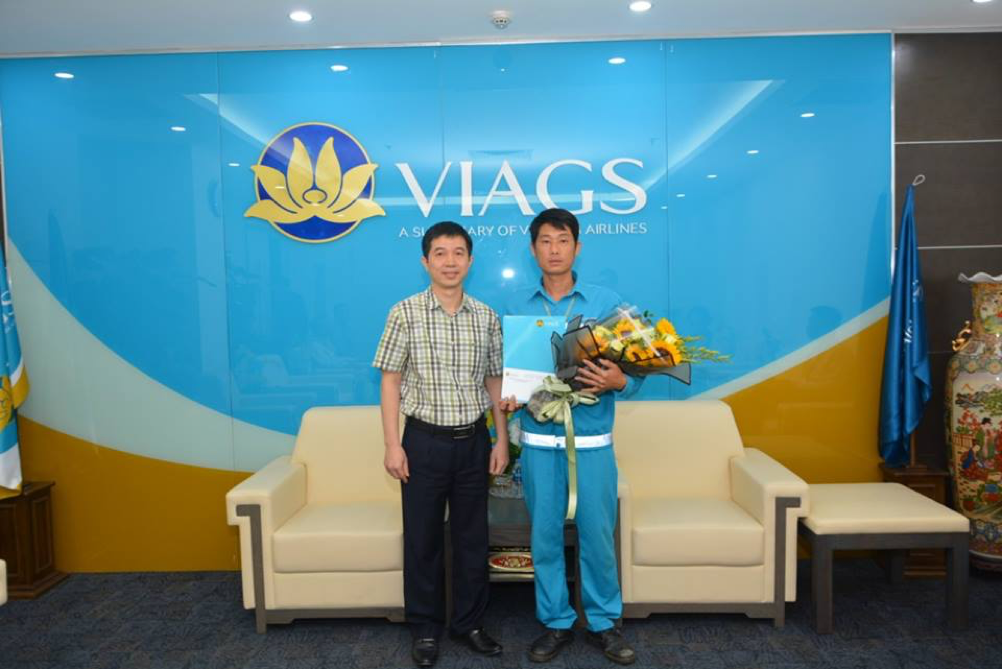 STAFF OF VIAGS NOI BAI RETURN THE PROPERTY WITH VALUE OVER 1 BILLION VND TO PASSENGER.