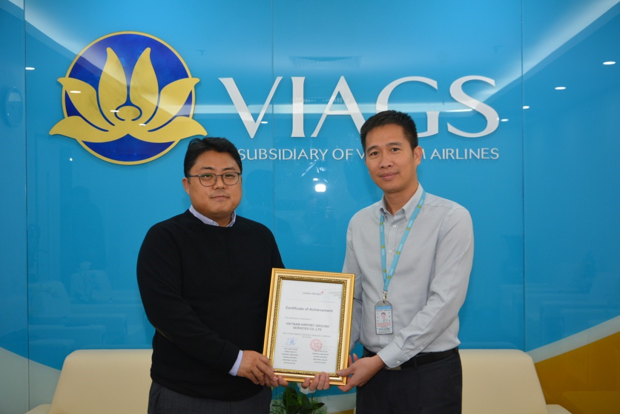 VIAGS NOI BAI RECEIVED THE PRESTIGIOUS AWARD FROM ASIANA AIRLINES