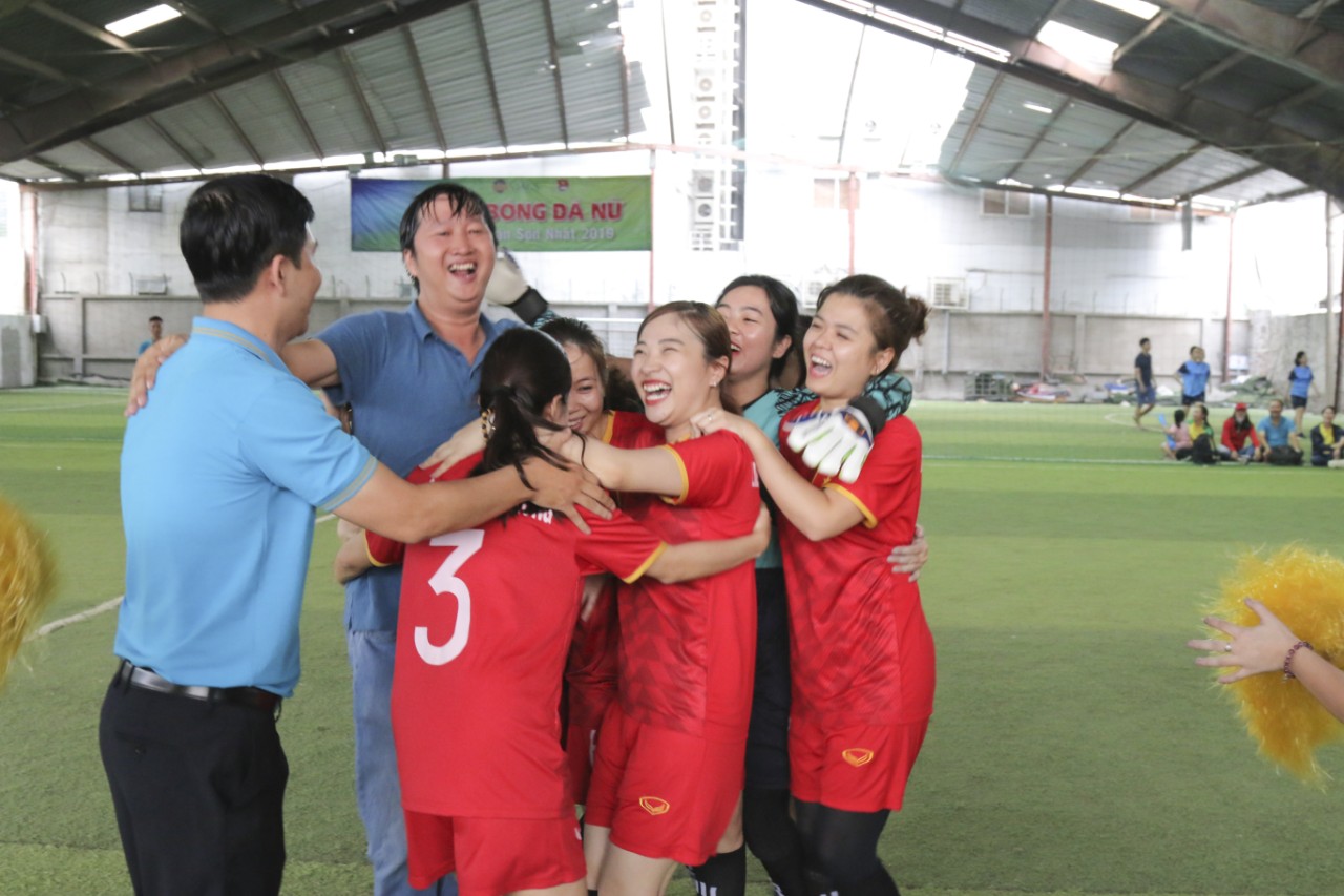 VIAGS TAN SON NHAT SUCCESSFULLY ORGANIZED THE 2019 WOMEN’S FOOTBALL LEAGUE