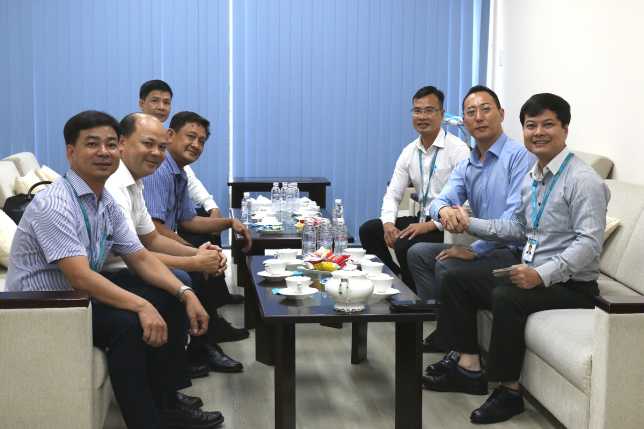 VIAGS TAN SON NHAT MET THE NEW CARGO DIRECTOR OF KOREAN AIR CARGO