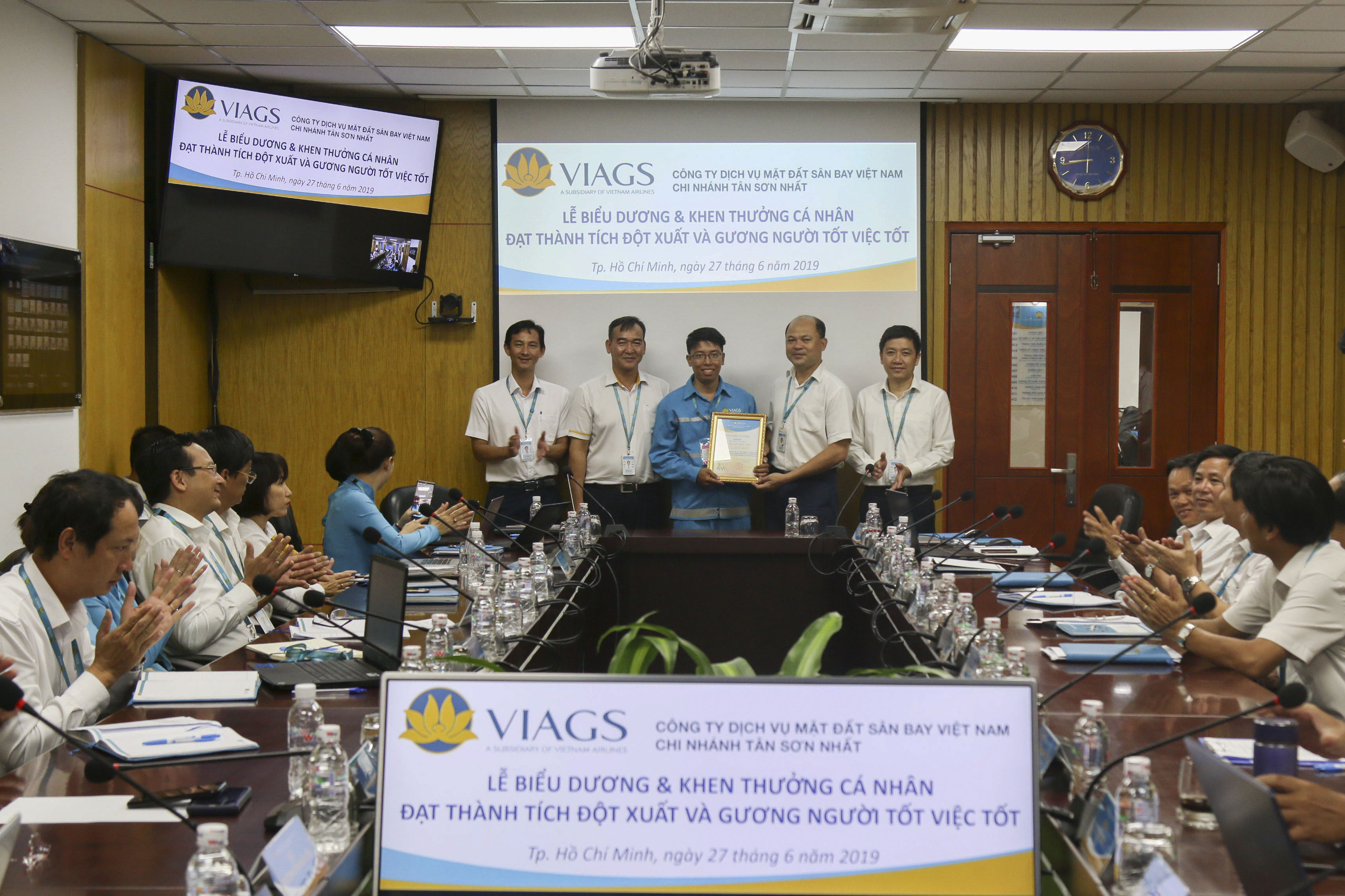 VIAGS TAN SON NHAT PRAISED AND REWARDED FOR “GOOD PEOPLE, GOOD WORK” ON 27TH JUNE