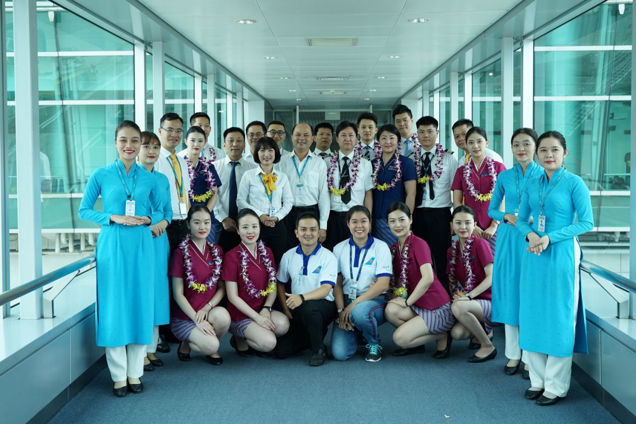 VIAGS TAN SON NHAT WELCOME THE NEW AIRCRAFTS OF CHINA SOUTHERN AIRLINES