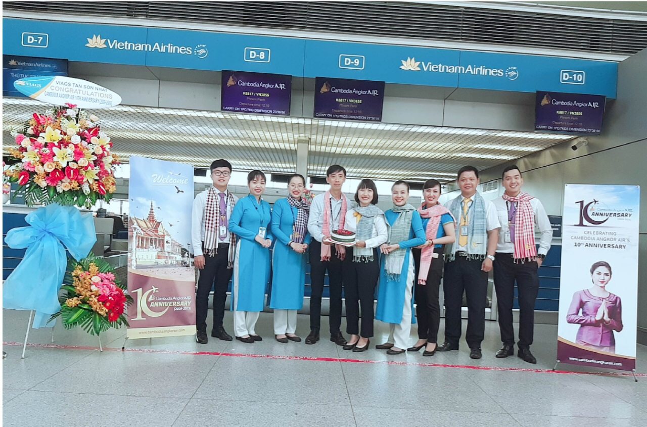 VIAGS TAN SON NHAT CONGRATULATED CAMBODIA ANGKOR AIR (K6) TO CELEBRATE THE 10TH ANNIVERSARY OF ESTABLISHMENT