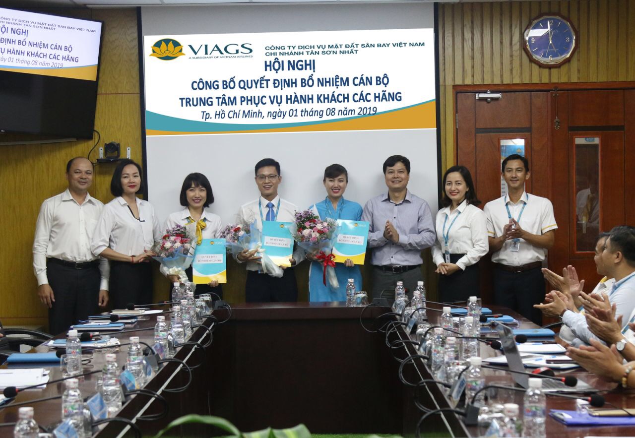 VIAGS TAN SON NHAT ORGANIZED THE CONFERENCE TO ANNOUCE THE PERSONNEL APPOINTMENTS OF CUSTOMER AIRLINES PASSENGER SERVICES CENTER