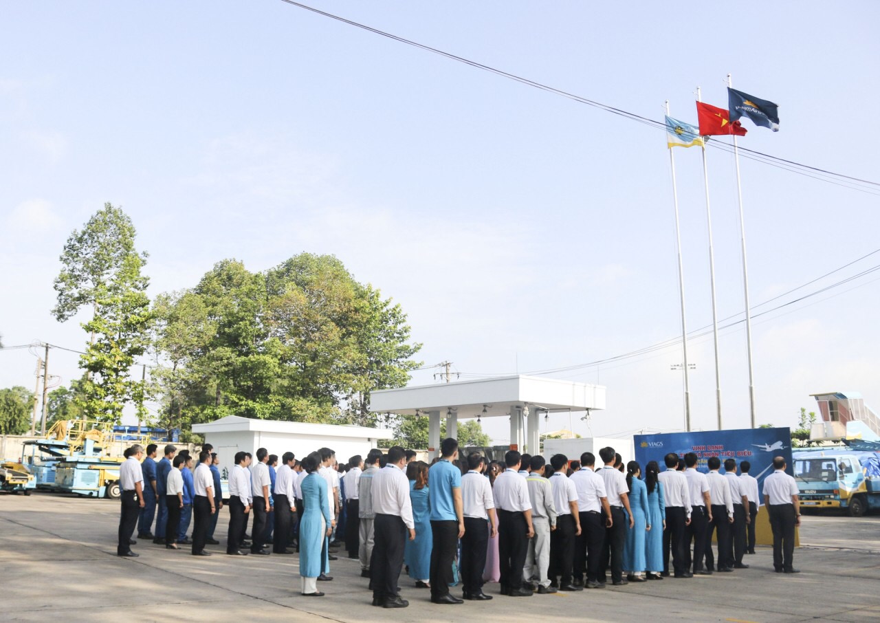 VIAGS TAN SON NHAT ORGANIZED THE FLAG-RAISING CEREMONY OF AUGUST AND HONORED THE EXCELLENT INDIVIDUAL - COLLECTIVE OF JULY 2019