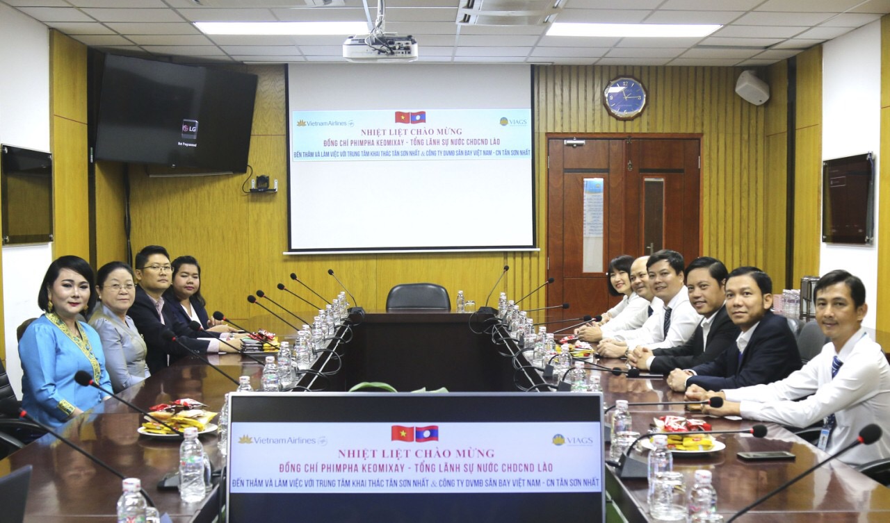 VIAGS TAN SON NHAT WELCOMED THE CONSULATE GENERAL OF LAO P.D.R IN HCMC