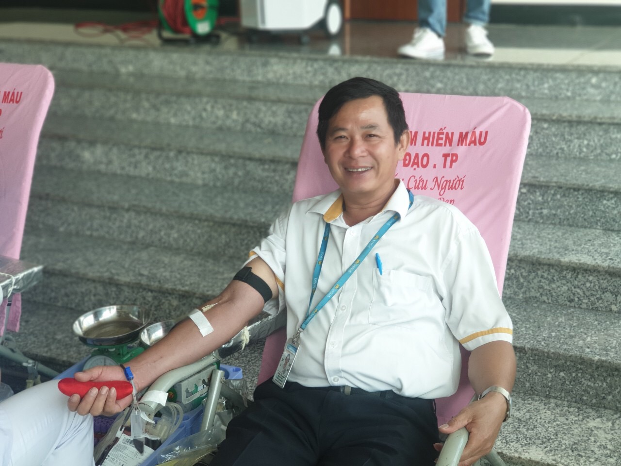 SPREADING THE BEAUTIFUL HIGH MEANING OF VIAGS TAN SON NHAT STAFF IN THE BLOOD DONOR DAY &quot;GIOT HONG VIETNAM AIRLINES”