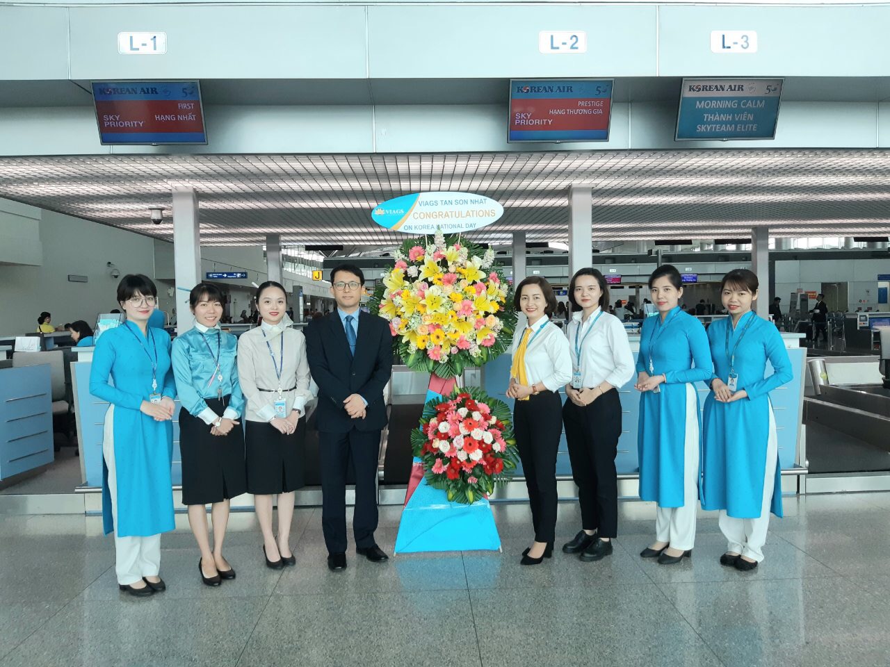 VIAGS TAN SON NHAT CONGRATULATED KOREAN AIR ON THE NATIONAL DAY OF KOREA