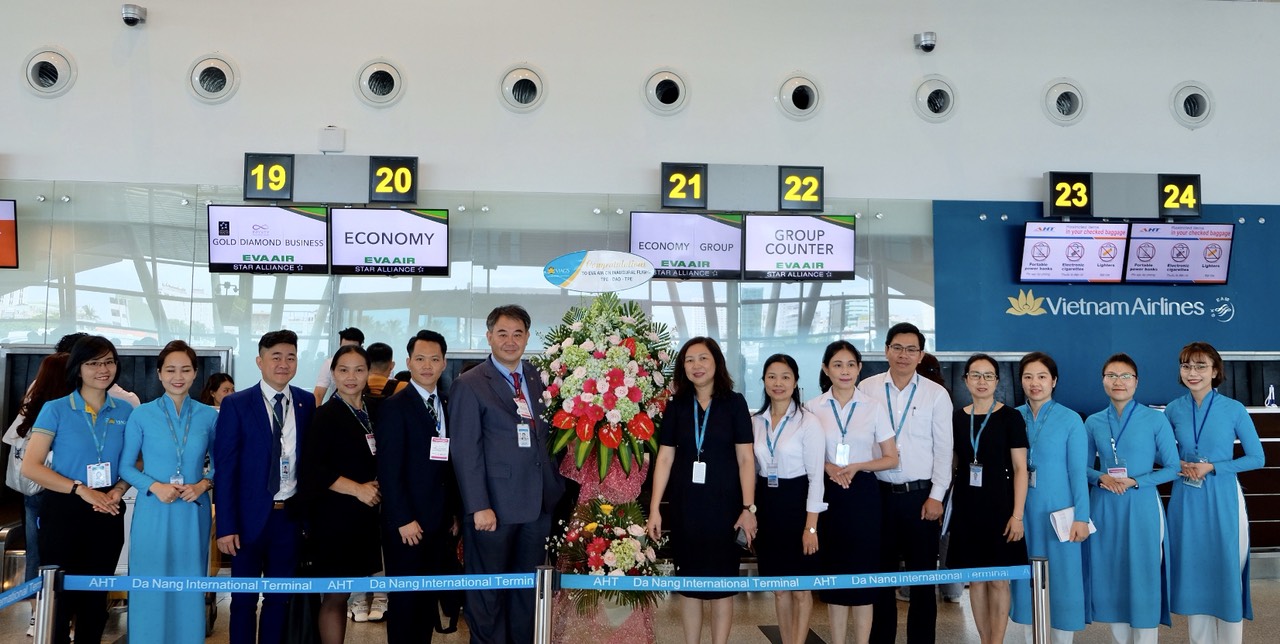 VIAGS DANANG WELCOMES THE INAUGURAL CHARTERED FLIGHT OF EVA AIR