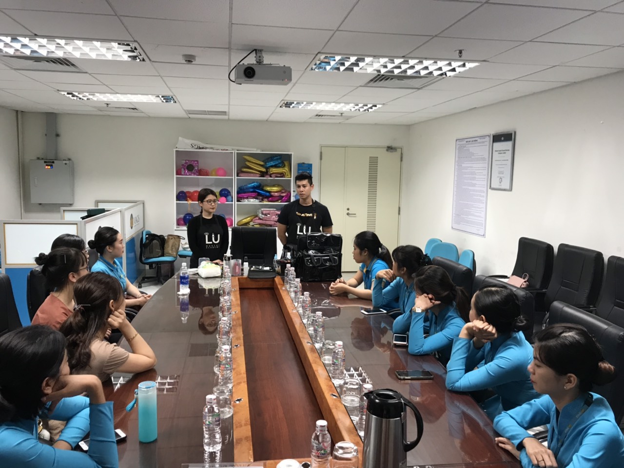 VIAGS TÂN SƠN NHẤT TỔ CHỨC LỚP HỌC TRANG ĐIỂM CÁ NHÂN DÀNH CHO NHÂN VIÊN NỮ KHÓA 7-8-9