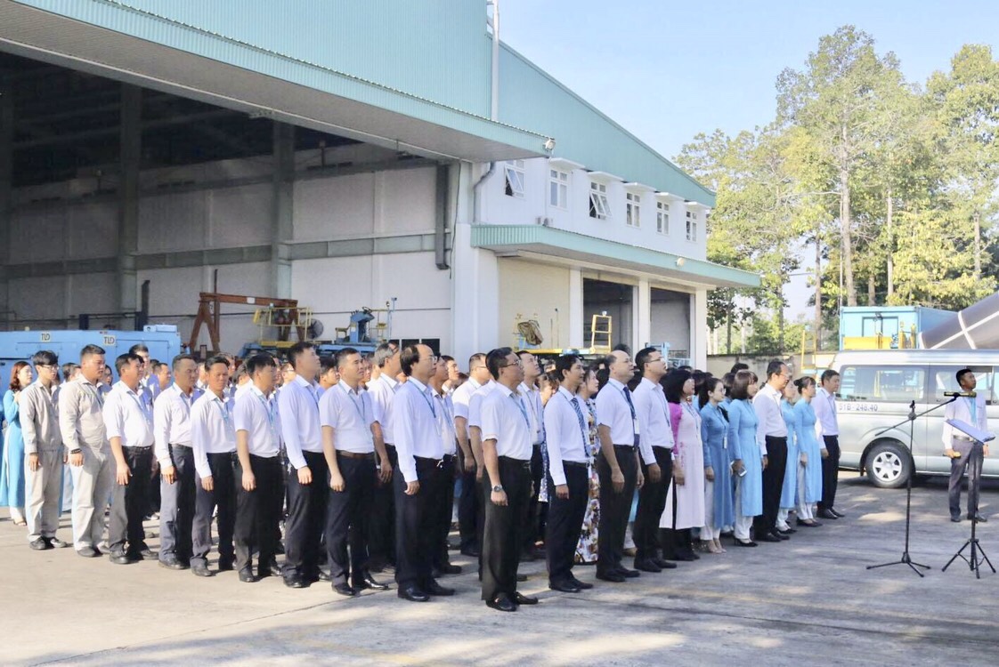 VIAGS TÂN SƠN NHẤT TỔ CHỨC LỄ CHÀO CỜ THÁNG 10 VÀ VINH DANH CÁ NHÂN - TẬP THỂ XUẤT SẮC THÁNG 9/2019