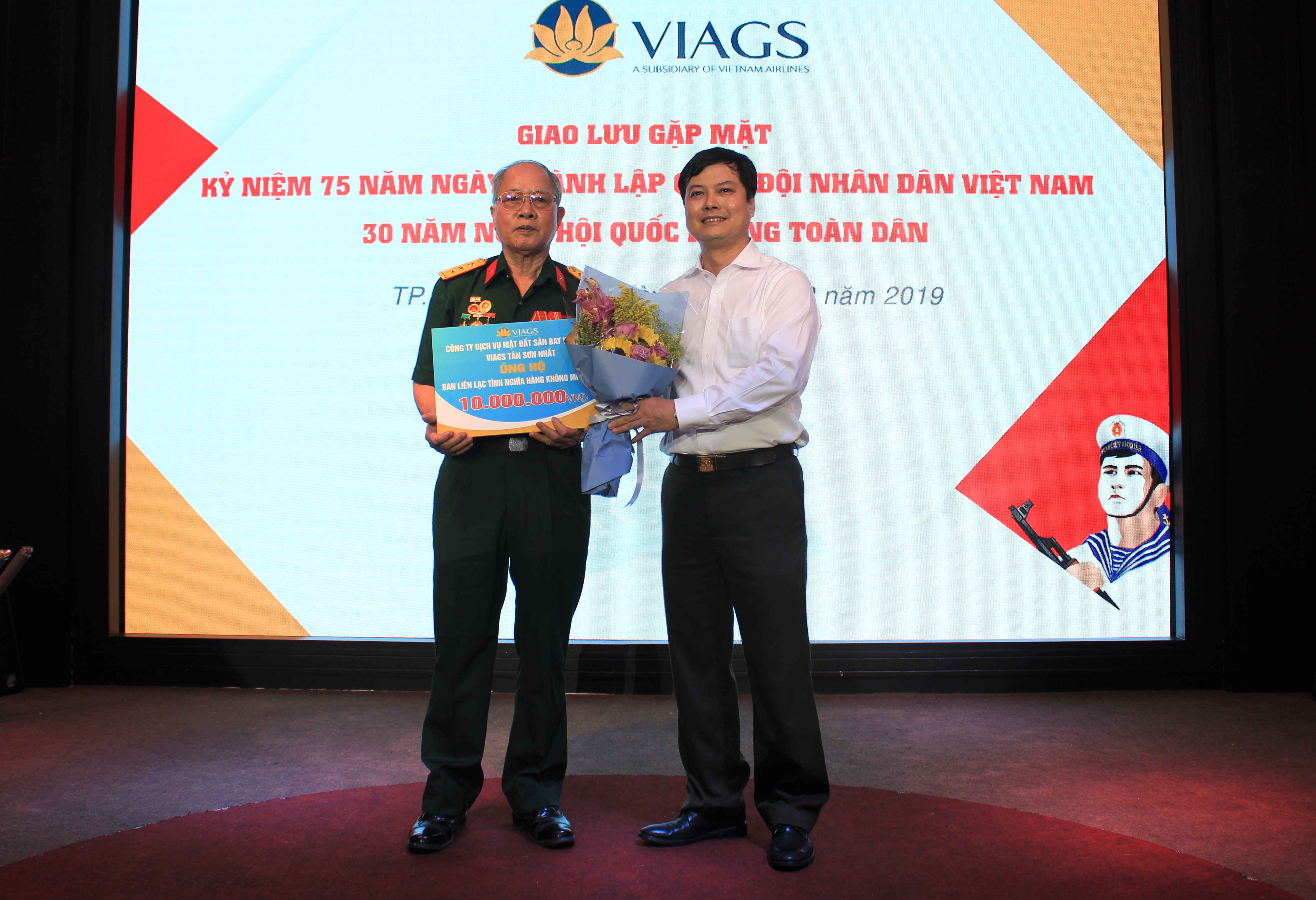 VIAGS TÂN SƠN NHẤT LONG TRỌNG KỶ NIỆM 75 NĂM NGÀY THÀNH LẬP QUÂN ĐỘI NHÂN DÂN VIỆT NAM