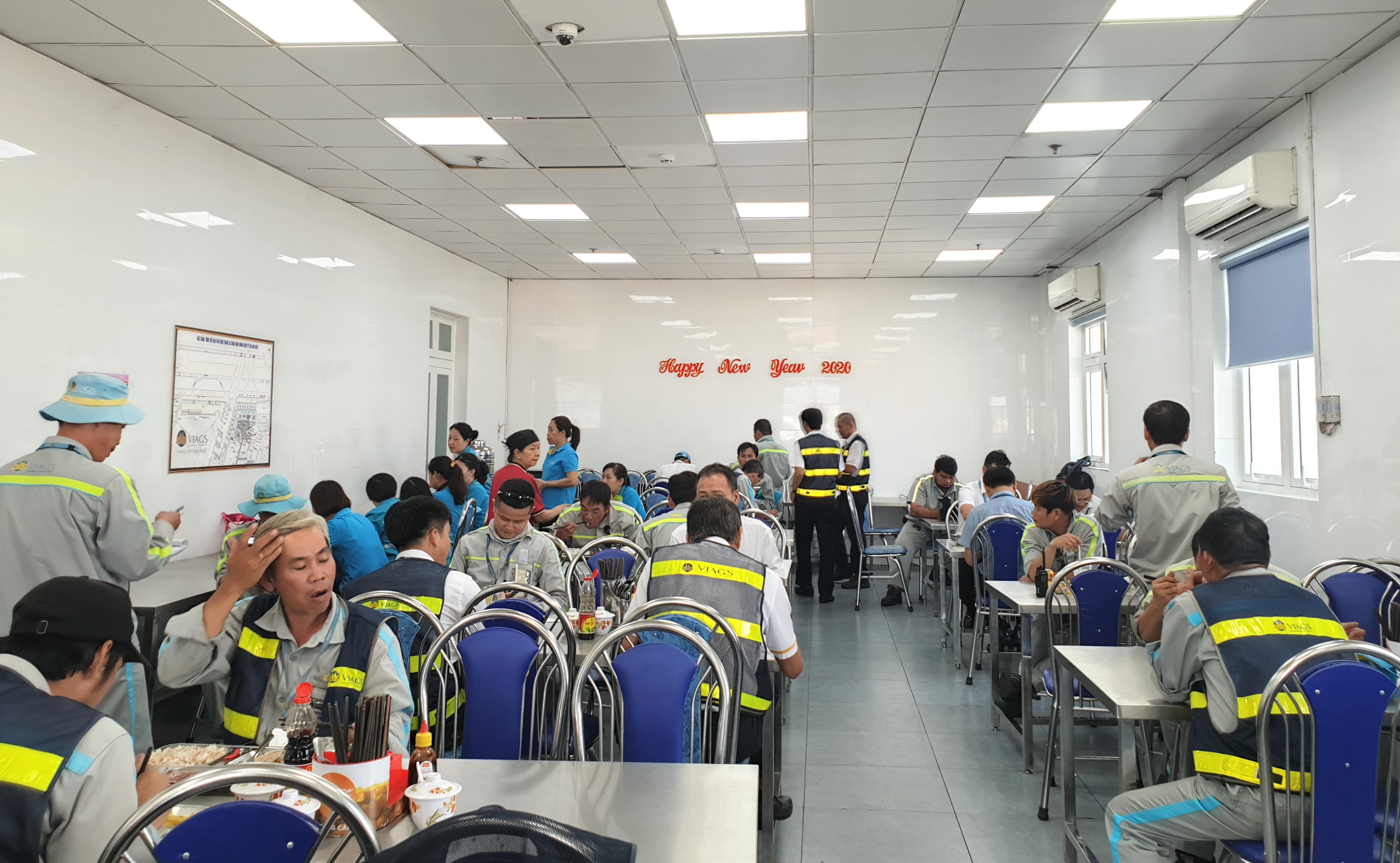 CÁN BỘ NHÂN VIÊN VIAGS TÂN SƠN NHẤT PHẤN KHỞI TRONG CÁC BỮA ĂN GIỮA CA NGÀY ĐẦU NĂM 2020