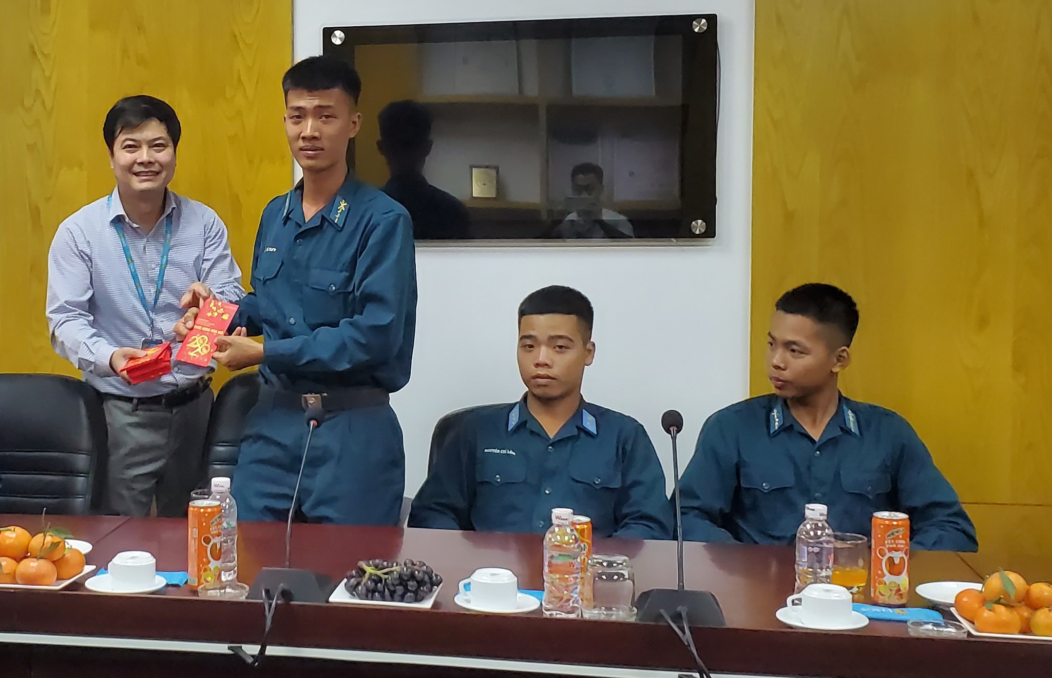 BAN GIÁM ĐỐC VIAGS TÂN SƠN NHẤT CẢM ƠN VÀ CHÚC TẾT CÁN BỘ NHÂN VIÊN VIAGS NỘI BÀI, VIAGS ĐÀ NẴNG VÀ CÁN BỘ CHIẾN SĨ TRUNG ĐOÀN 230 - SƯ ĐOÀN PHÒNG KHÔNG 367 HỖ TRỢ CAO ĐIỂM TẾT 2020