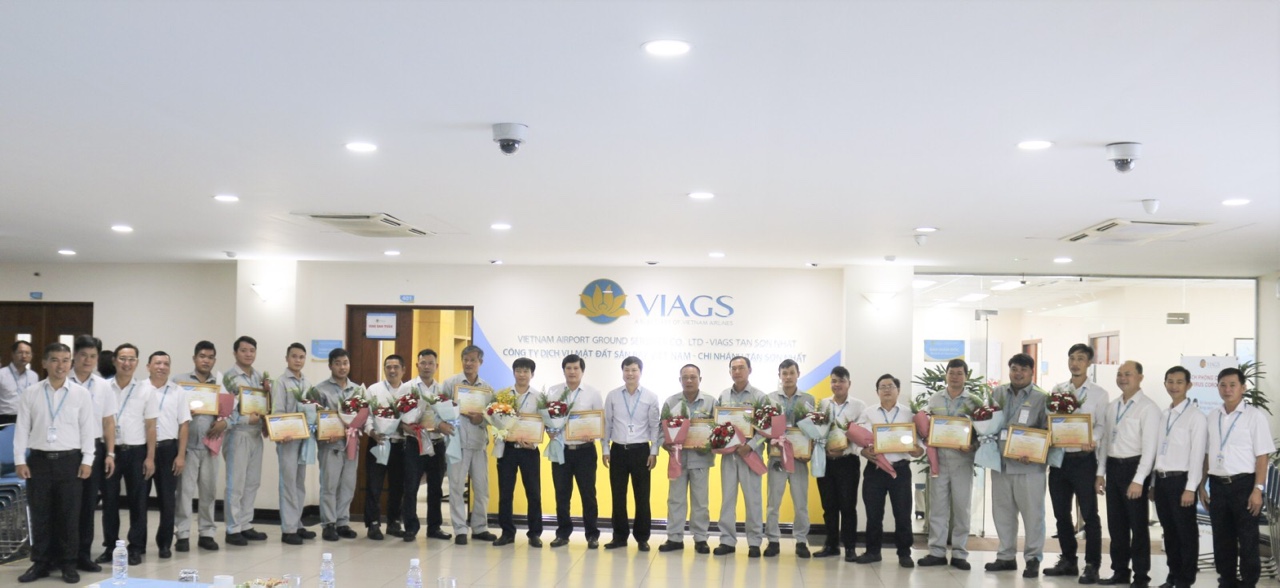 VIAGS TSN TỔ CHỨC LỄ TRAO BIỂU DƯƠNG, KHEN THƯỞNG CHO CÁC CÁ NHÂN HOÀN THÀNH XUẤT SẮC NHIỆM VỤ TRONG ĐỢT CAO ĐIỂM TẾT CANH TÝ 2020 VÀ CÁC CÁ NHÂN CÓ THÀNH TÍCH XUẤT SẮC TRONG CÔNG TÁC PHÒNG, CHỐNG DỊCH COVID-19