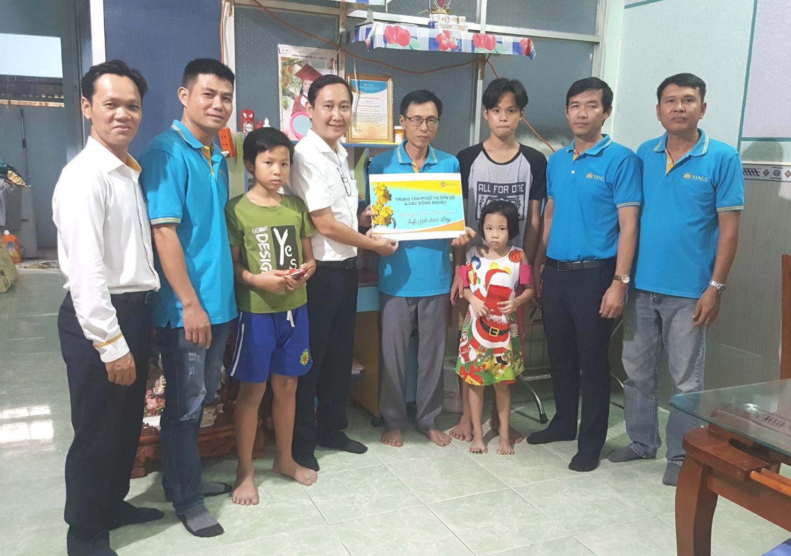 VIAGS TÂN SƠN NHẤT THĂM HỎI NGƯỜI LAO ĐỘNG CÓ HOÀN CẢNH KHÓ KHĂN, CÁN BỘ NHÂN VIÊN CÁCH LY Y TẾ TẠI NHÀ VÀ TẬP TRUNG