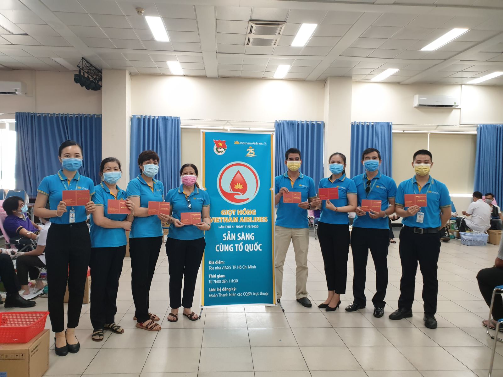 CBNV VIAGS TSN THAM GIA HIẾN MÁU GIỮA MÙA DỊCH BỆNH COVID-19 TRONG NGÀY HỘI HIẾN MÁU GIỌT HỒNG VIETNAM AIRLINES 2020