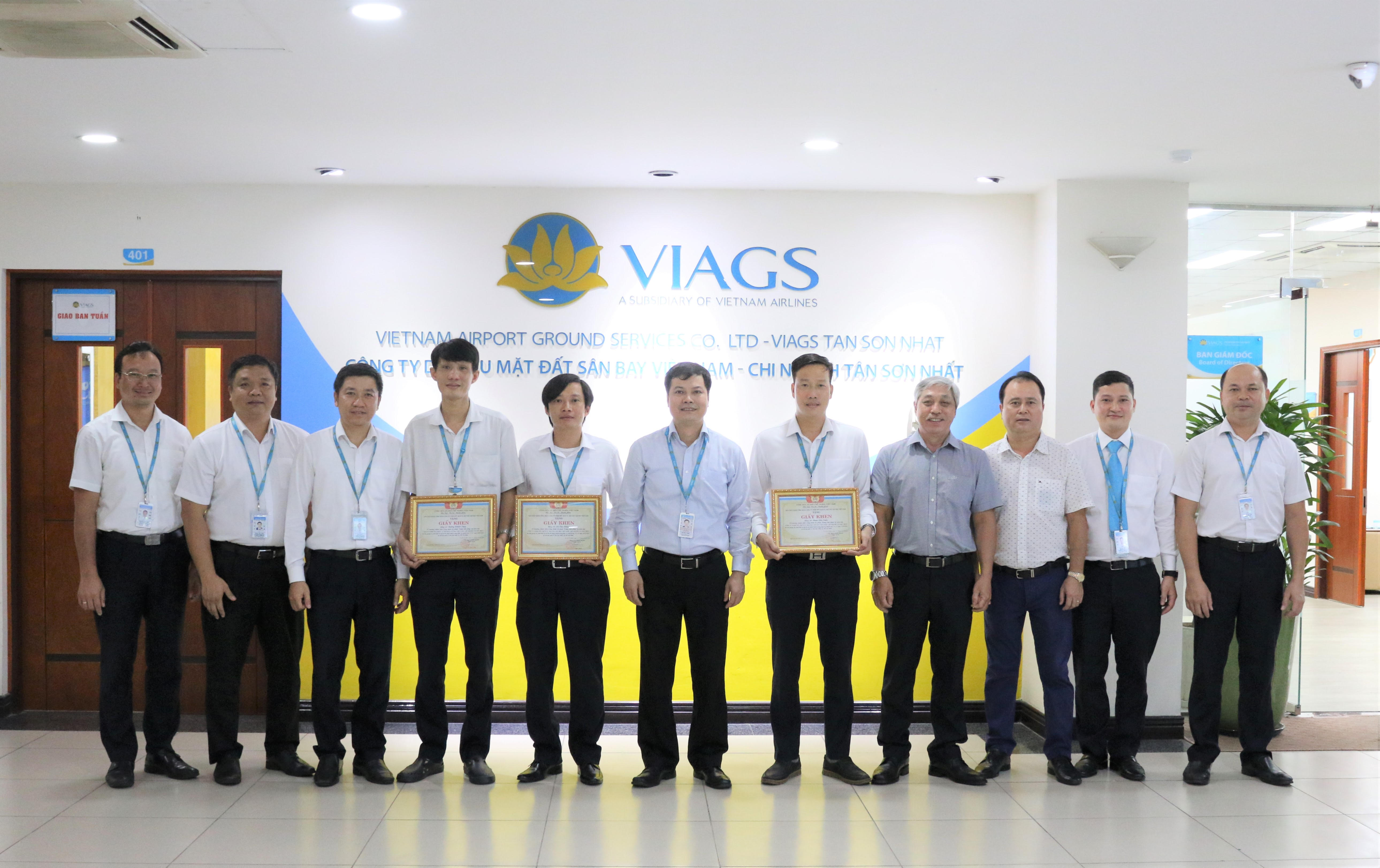 CBNV VIAGS TSN NÊU CAO TẤM GƯƠNG NGƯỜI TỐT VIỆC TỐT VỚI 4 CÁ NHÂN TRAO TRẢ TÀI SẢN TRỊ GIÁ GẦN 360 TRIỆU ĐỒNG CHO HÀNH KHÁCH TRONG NỬA ĐẦU NĂM 2020