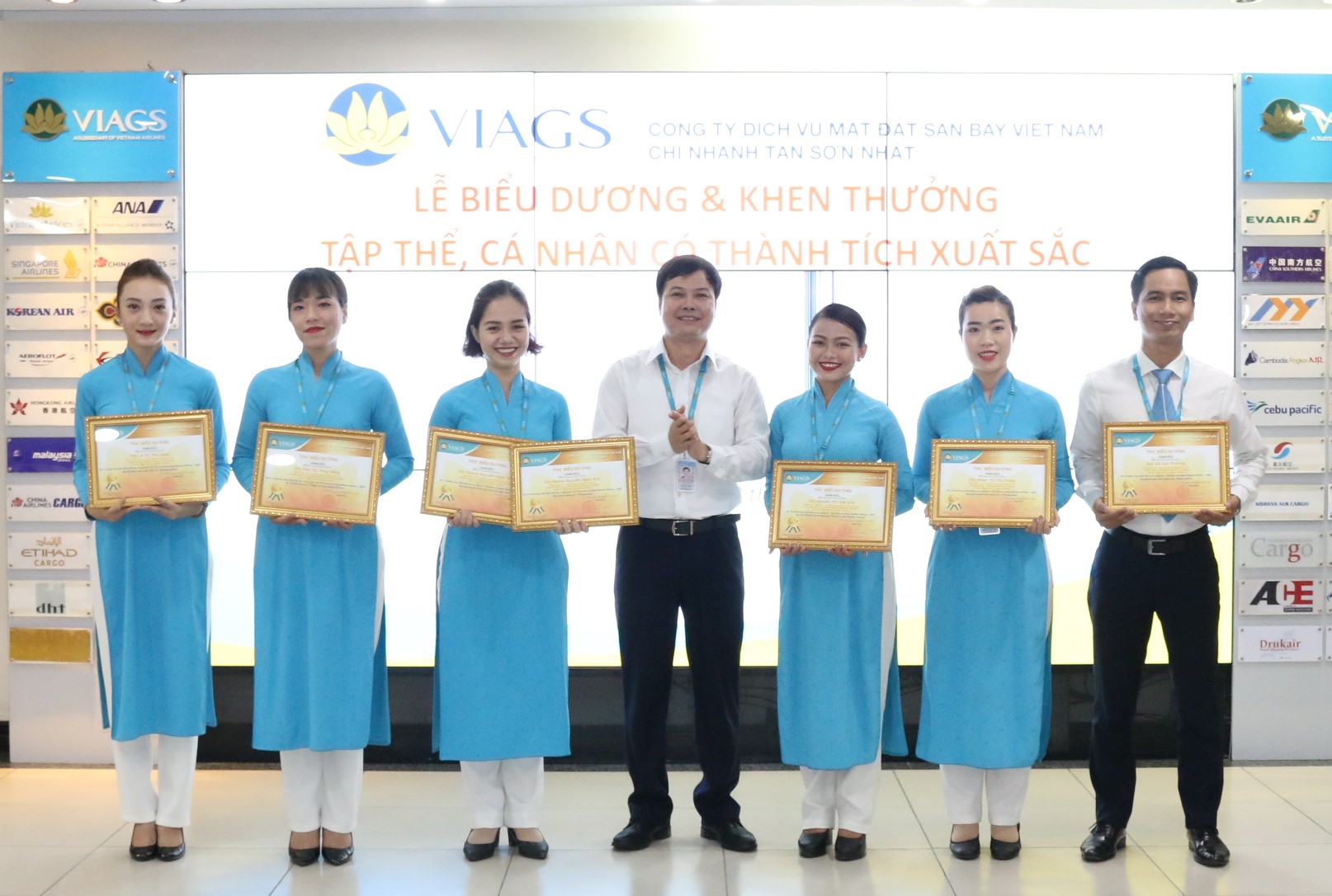 VIAGS TÂN SƠN NHẤT TỔ CHỨC CHUỖI HOẠT ĐỘNG CỦA KHỐI CÔNG ĐOÀN KẾT HỢP KHEN THƯỞNG CÁN BỘ NHÂN VIÊN CÓ THÀNH TÍCH XUẤT SẮC