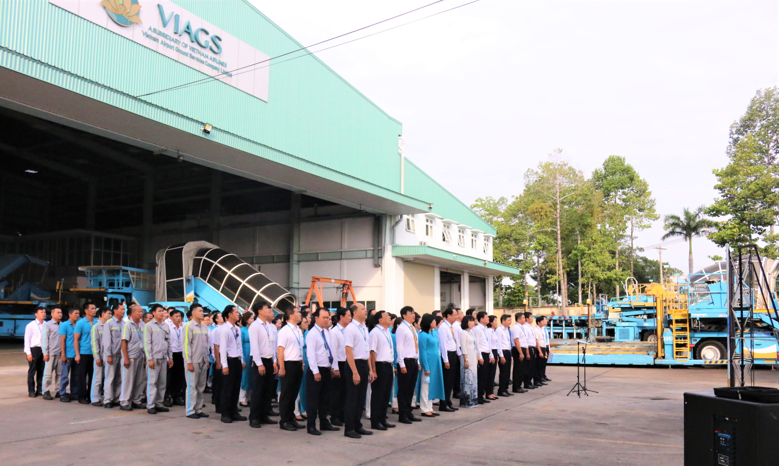 VIAGS TÂN SƠN NHẤT TỔ CHỨC LỄ CHÀO CỜ THÁNG 7