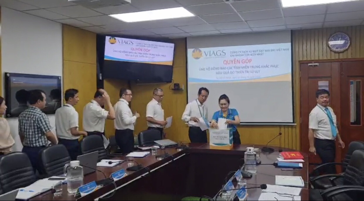 VIAGS TÂN SƠN NHẤT TỔ CHỨC LỄ BIỂU DƯƠNG 2 NHÂN VIÊN TRAO TRẢ TÀI SẢN TRÊN 146 TRIỆU ĐỒNG VÀ QUYÊN GÓP ỦNG HỘ ĐỒNG BÀO MIỀN TRUNG