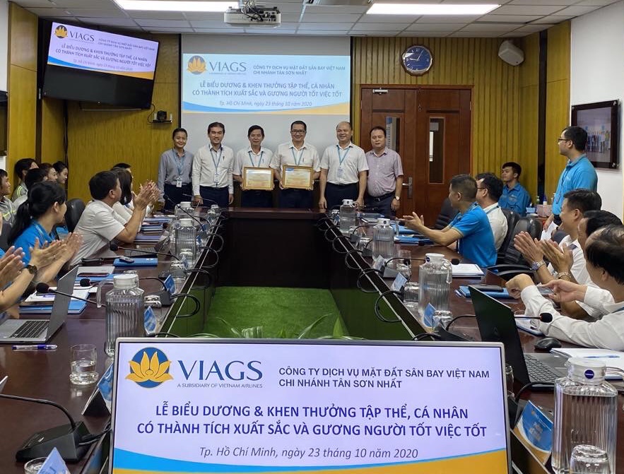 VIAGS TÂN SƠN NHẤT TỔ CHỨC LỄ TUYÊN DƯƠNG, KHEN THƯỞNG CÁC TẬP THỂ, CÁ NHÂN CÓ THÀNH TÍCH XUẤT SẮC TRONG CÔNG TÁC PHỤC VỤ BAY, CÔNG TÁC PHÒNG CHỐNG DỊCH COVID-19 VÀ CÁC HOẠT ĐỘNG PHONG TRÀO