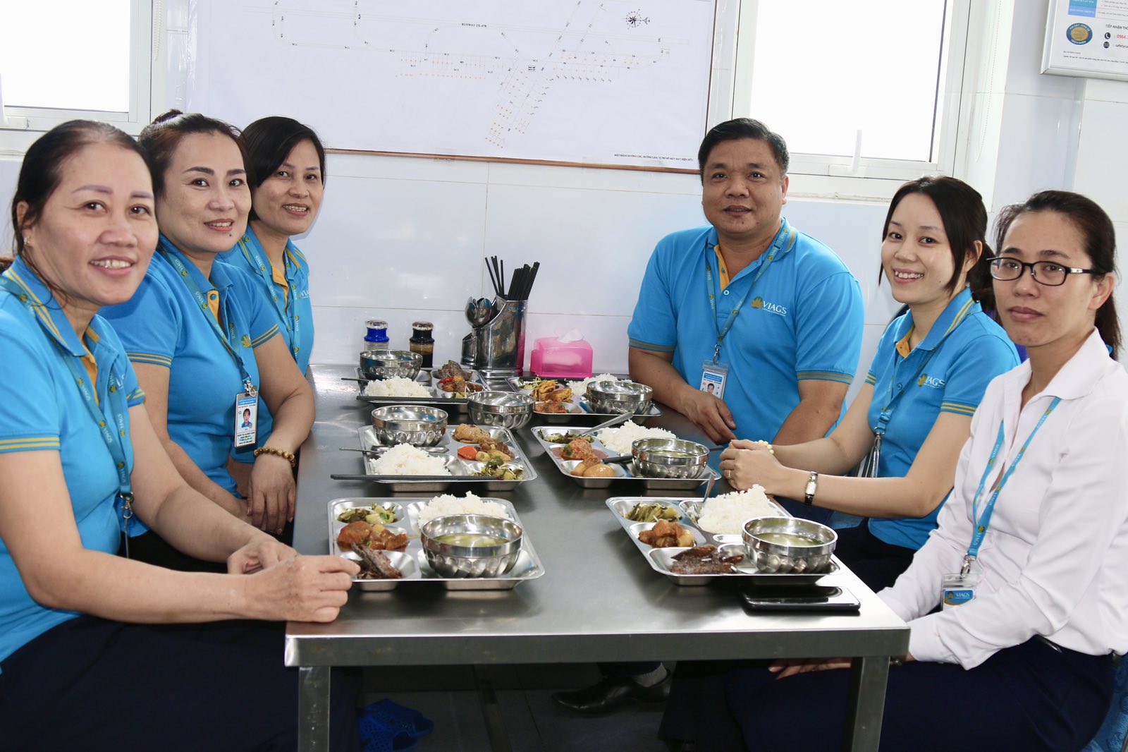VIAGS TÂN SƠN NHẤT TỔ CHỨC CHĂM LO CHU ĐÁO BỮA ĂN GIỮA CA CHO CÁN BỘ NHÂN VIÊN TRONG NGÀY ĐẦU NĂM 2021.