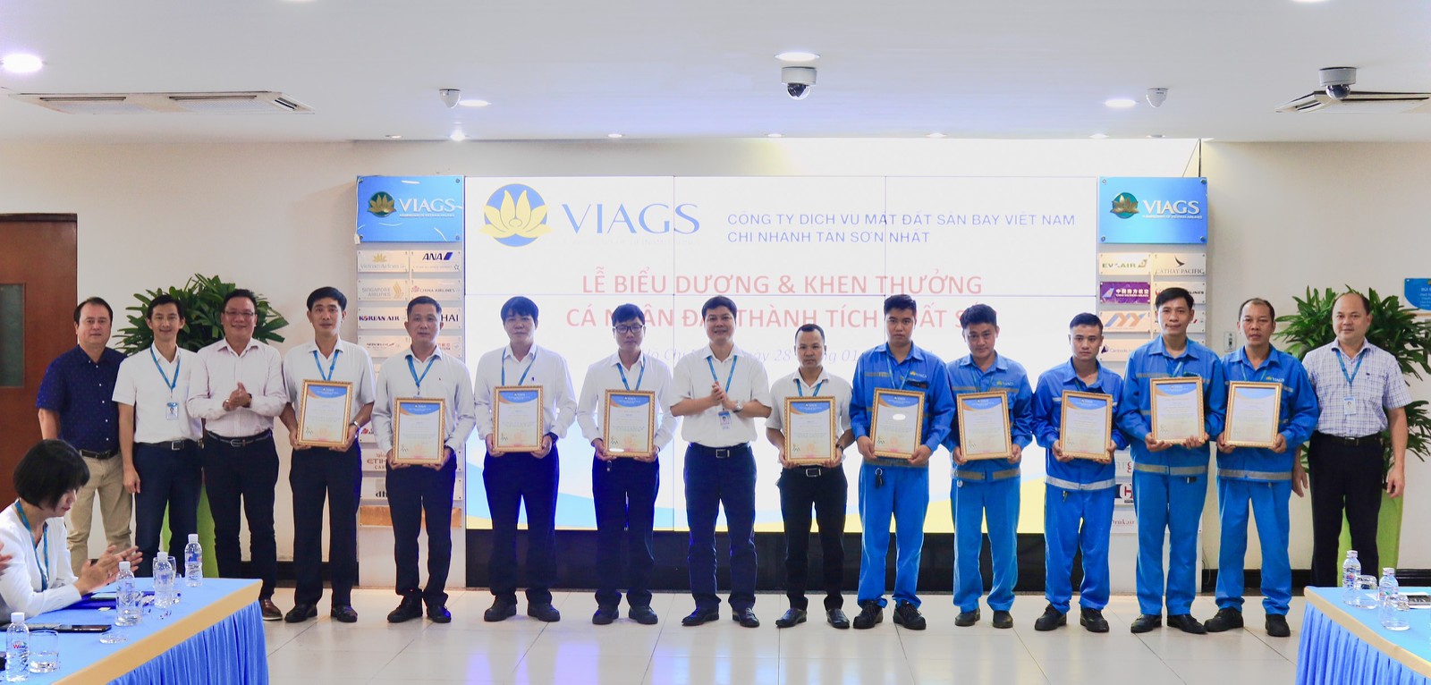 VIAGS TSN TỔ CHỨC LỄ BIỂU DƯƠNG VÀ KHEN THƯỞNG CÁC TẬP THỂ, CÁ NHÂN ĐẠT THÀNH TÍCH XUẤT SẮC TRONG CÔNG TÁC PHỤC VỤ BAY NĂM 2020