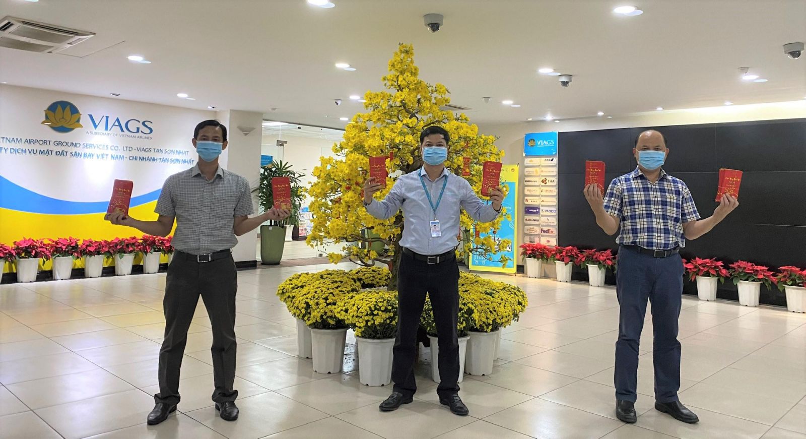 BAN GIÁM ĐỐC VIAGS TÂN SƠN NHẤT THĂM HỎI, CHÚC TẾT CÁN BỘ NHÂN VIÊN LÀM VIỆC ĐÊM GIAO THỪA