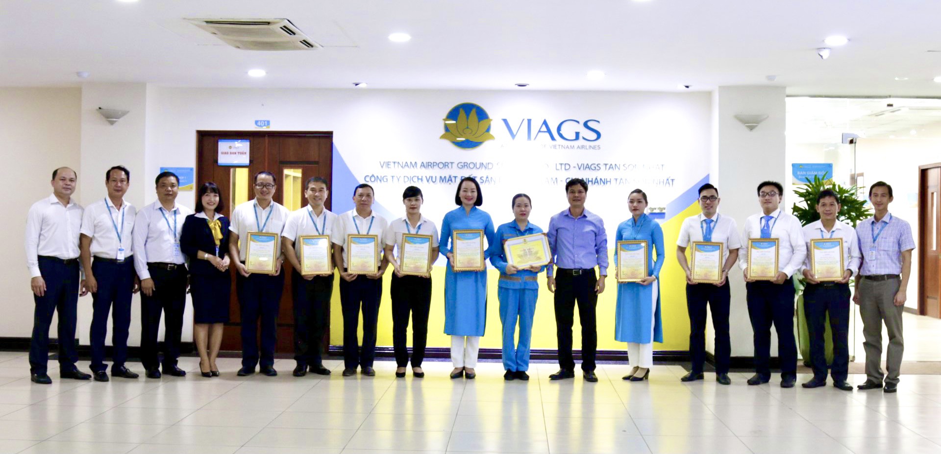 VIAGS TÂN SƠN NHẤT TỔ CHỨC LỄ BIỂU DƯƠNG KHEN THƯỞNG CÁC TẬP THỂ VÀ CÁ NHÂN ĐẠT THÀNH TÍCH XUẤT SẮC TRONG CÔNG TÁC PHỤC VỤ.