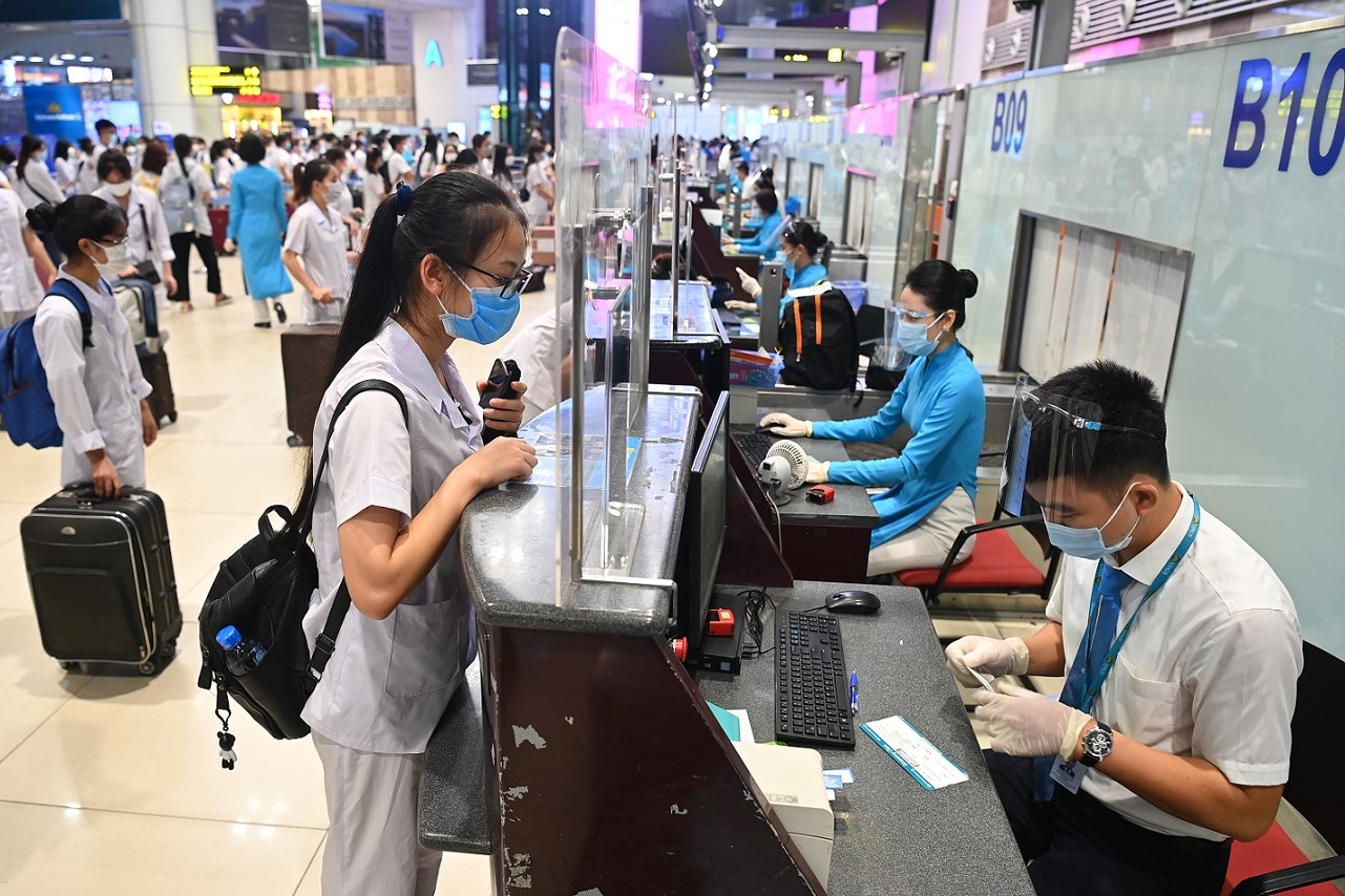 NHỮNG CÁNH BAY KHÔNG MỎI ĐỒNG HÀNH CÙNG ĐẤT NƯỚC TRONG ĐẠI DỊCH