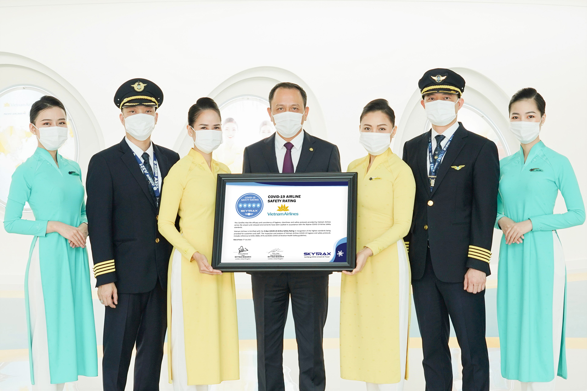 VNA lọt top hàng không dẫn đầu thế giới chinh phục chứng chỉ 5 sao cao nhất Skytrax về an toàn phòng chống dịch Covid-19