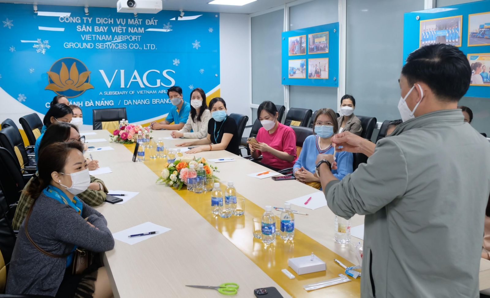 VIAGS ĐÀ NẴNG TỔ CHỨC TẬP HUẤN LẤY MẪU TEST COVID CHỦ ĐỘNG ỨNG PHÓ DỊCH BỆNH, SẴN SÀNG NGUỒN LỰC PHỤC VỤ CAO ĐIỂM TẾT NHÂM DẦN