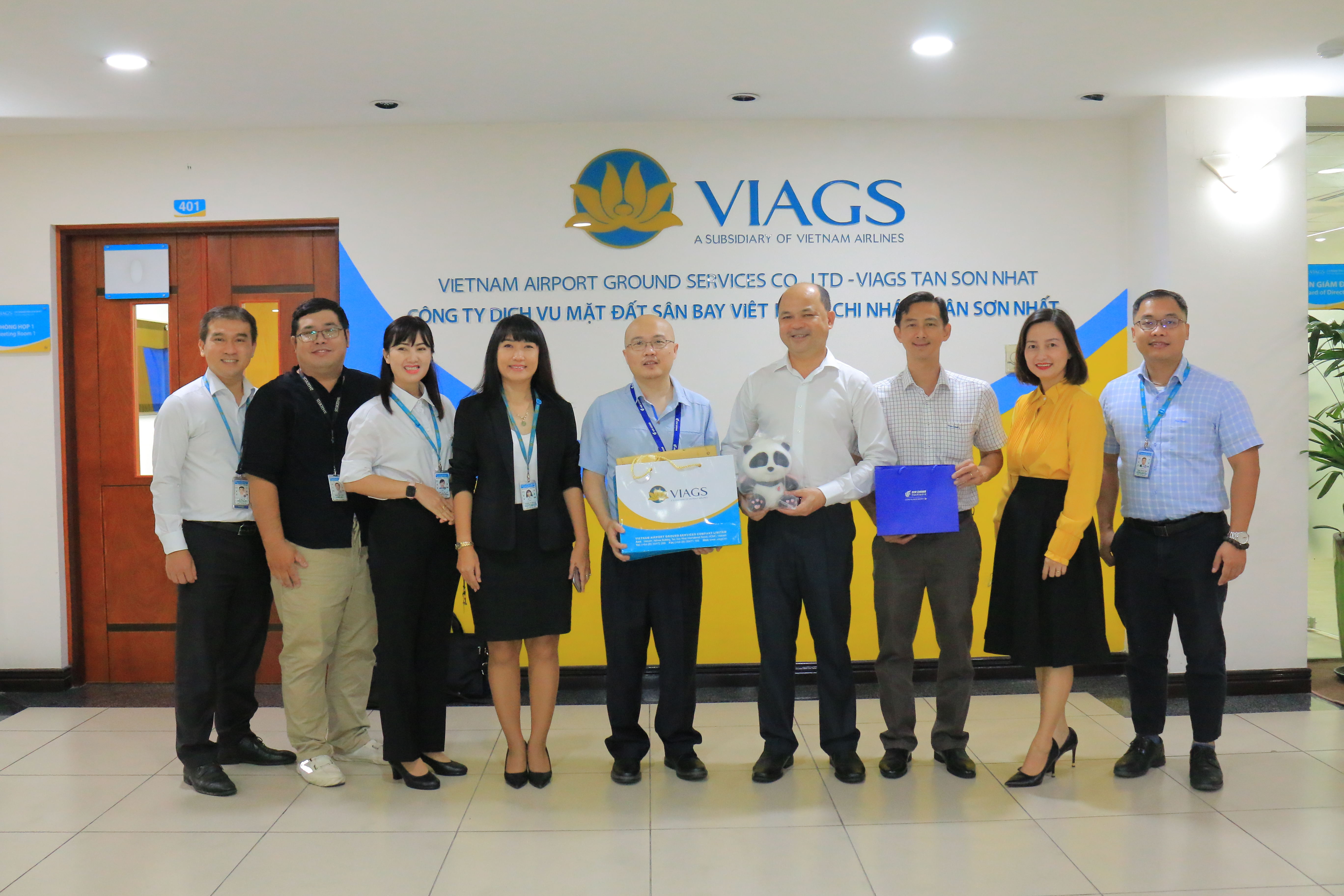VIAGS LÀM VIỆC VỚI HÃNG HÀNG KHÔNG AIR CHINA (CA) VỀ VIỆC KHAI THÁC TRỞ LẠI TẠI SÂN BAY TÂN SƠN NHẤT