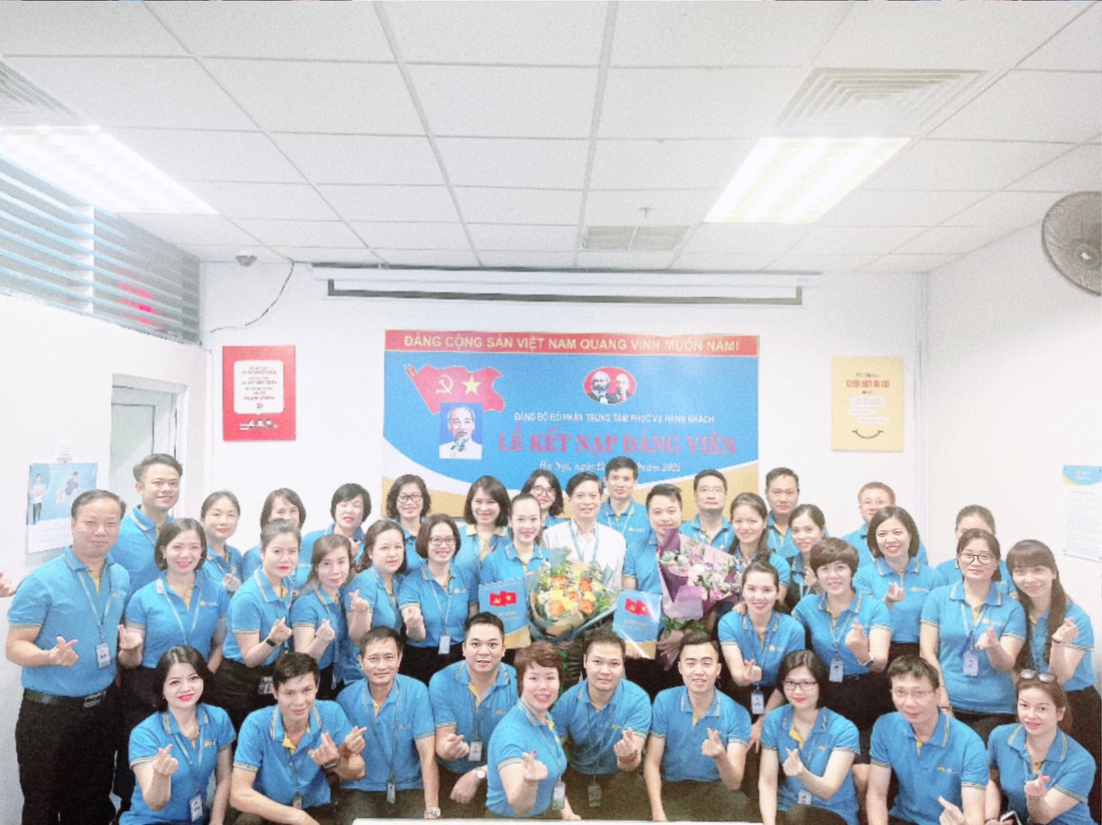 CÁC CHI BỘ TRỰC THUỘC ĐẢNG BỘ BỘ PHẬN TTPVHK- VIAGS NBA TỔ CHỨC LỄ KẾT NẠP ĐẢNG VIÊN CHO 2 QUẦN CHÚNG ƯU TÚ