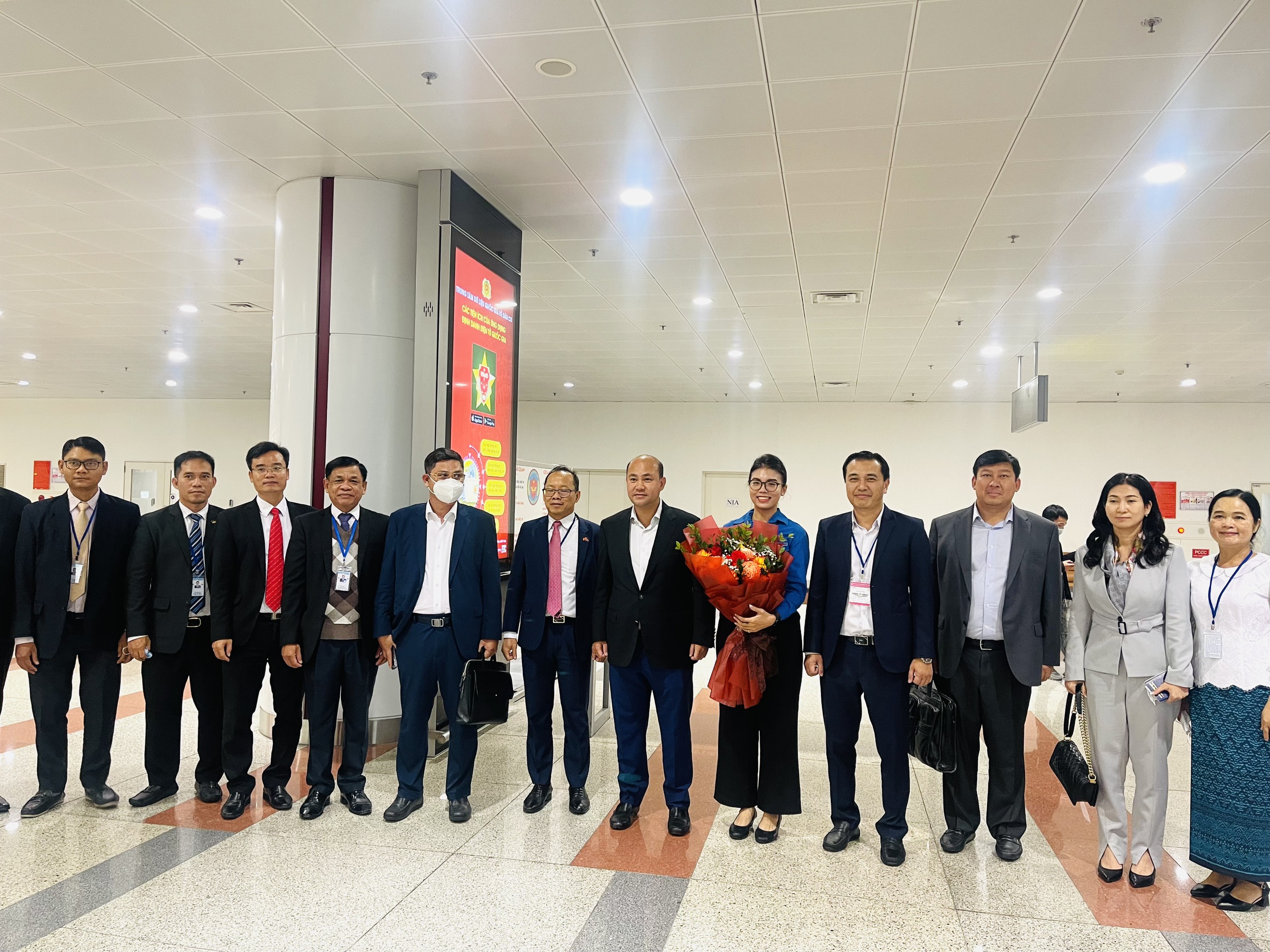 ĐTN VIAGS HỖ TRỢ ĐÓN VÀ TIỄN ĐOÀN ĐẠI BIỂU CẤP CAO TRUNG ƯƠNG HỘI LHTN CAMPUCHIA THĂM VÀ LÀM VIỆC TẠI VIỆT NAM