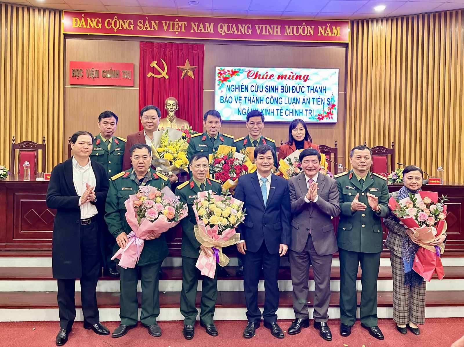 P. TGĐ VIAGS BÙI ĐỨC THANH BẢO VỆ THÀNH CÔNG LUẬN ÁN TIẾN SĨ TẠI HỌC VIỆN CHÍNH TRỊ