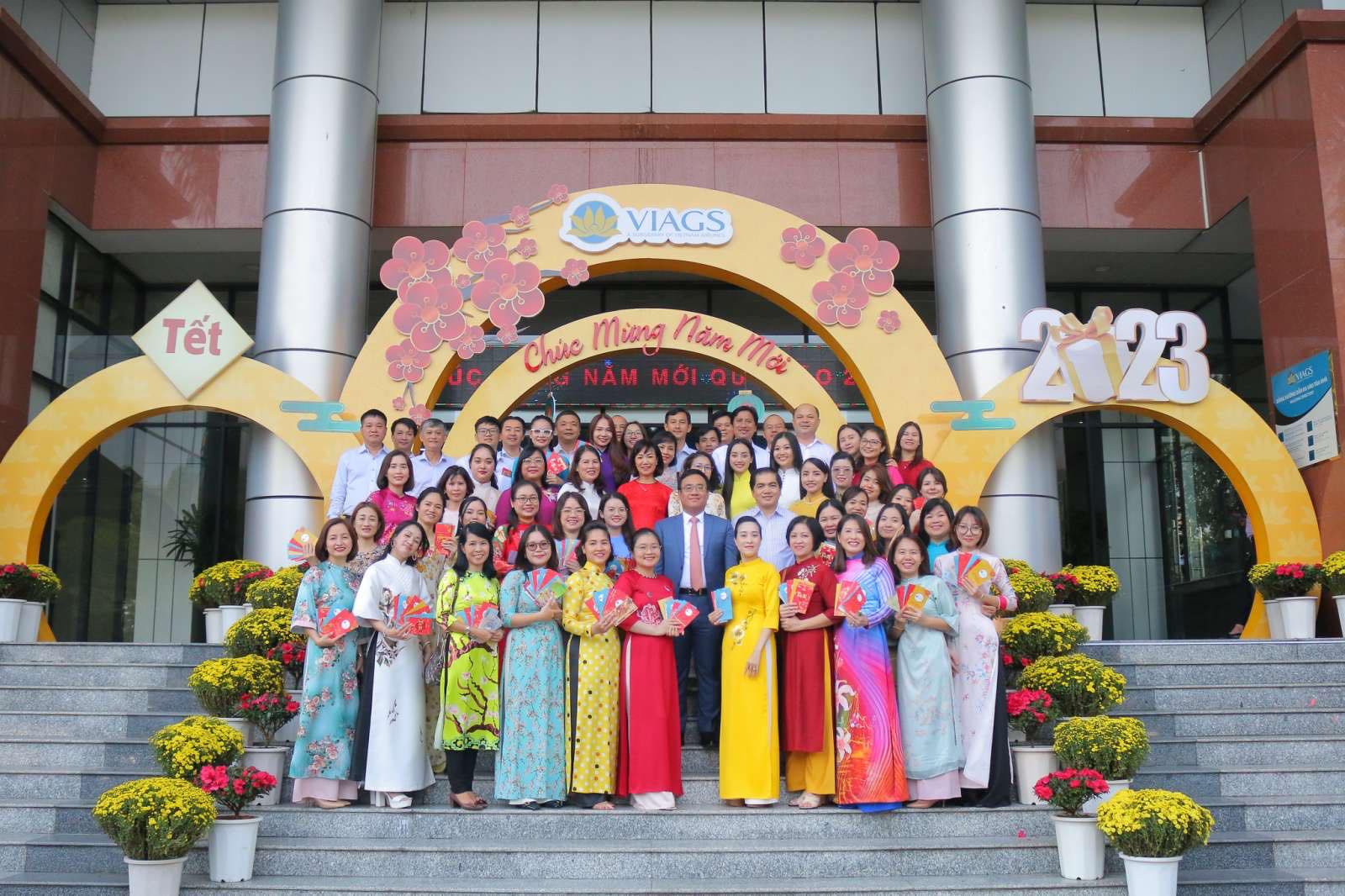 CHƯƠNG TRÌNH “ GẶP MẶT ĐẦU XUÂN” MỪNG VƯỢT QUA CAO ĐIỂM TẾT QUÝ MÃO 2023