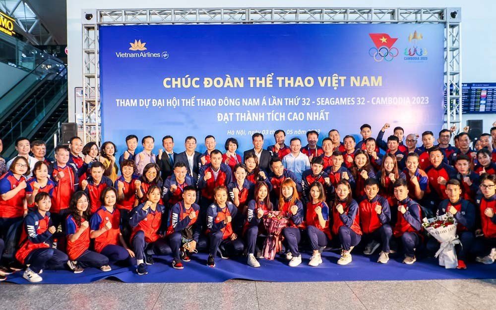 VIAGS NBA HÂN HOAN TIỄN ĐOÀN THỂ THAO VIỆT NAM LÊN ĐƯỜNG THAM DỰ SEA GAMES 32.