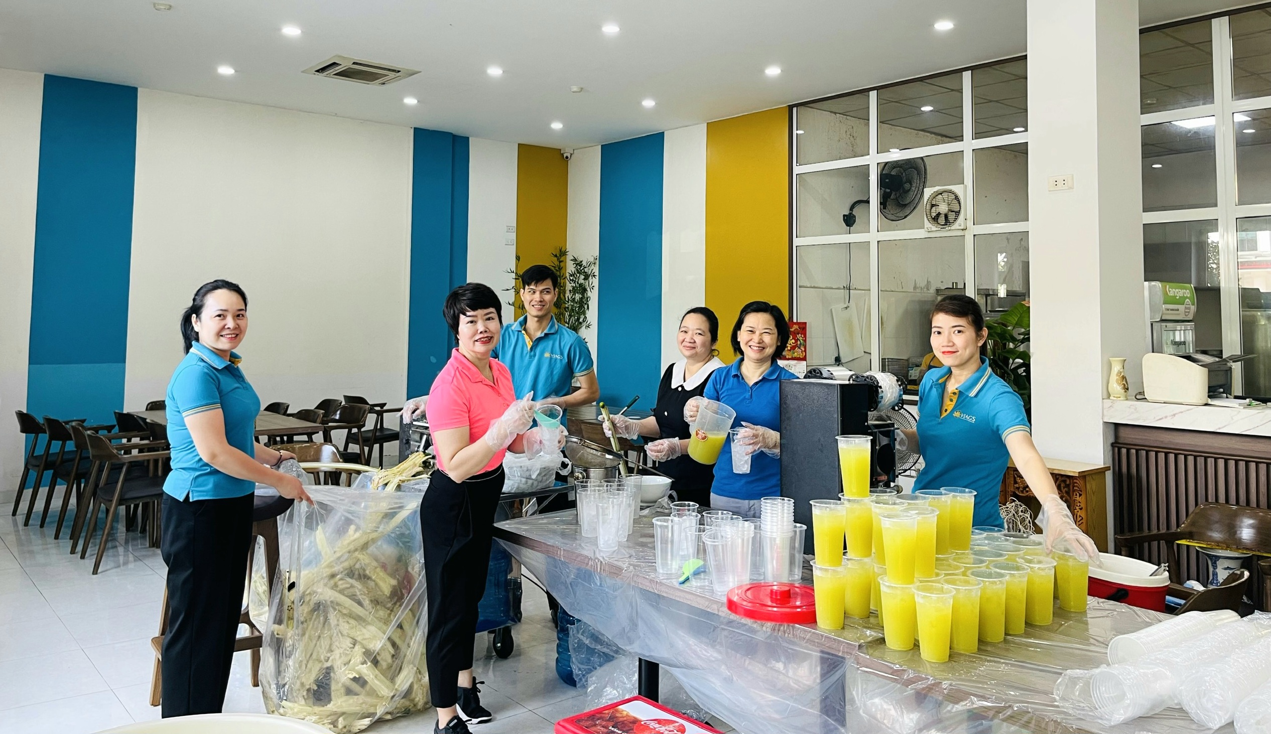 GIẢI NHIỆT VIAGS NỘI BÀI: NƯỚC MÍA TRAO TAY, HẠ NGAY ‘NHIỆT’ CAO ĐIỂM.
