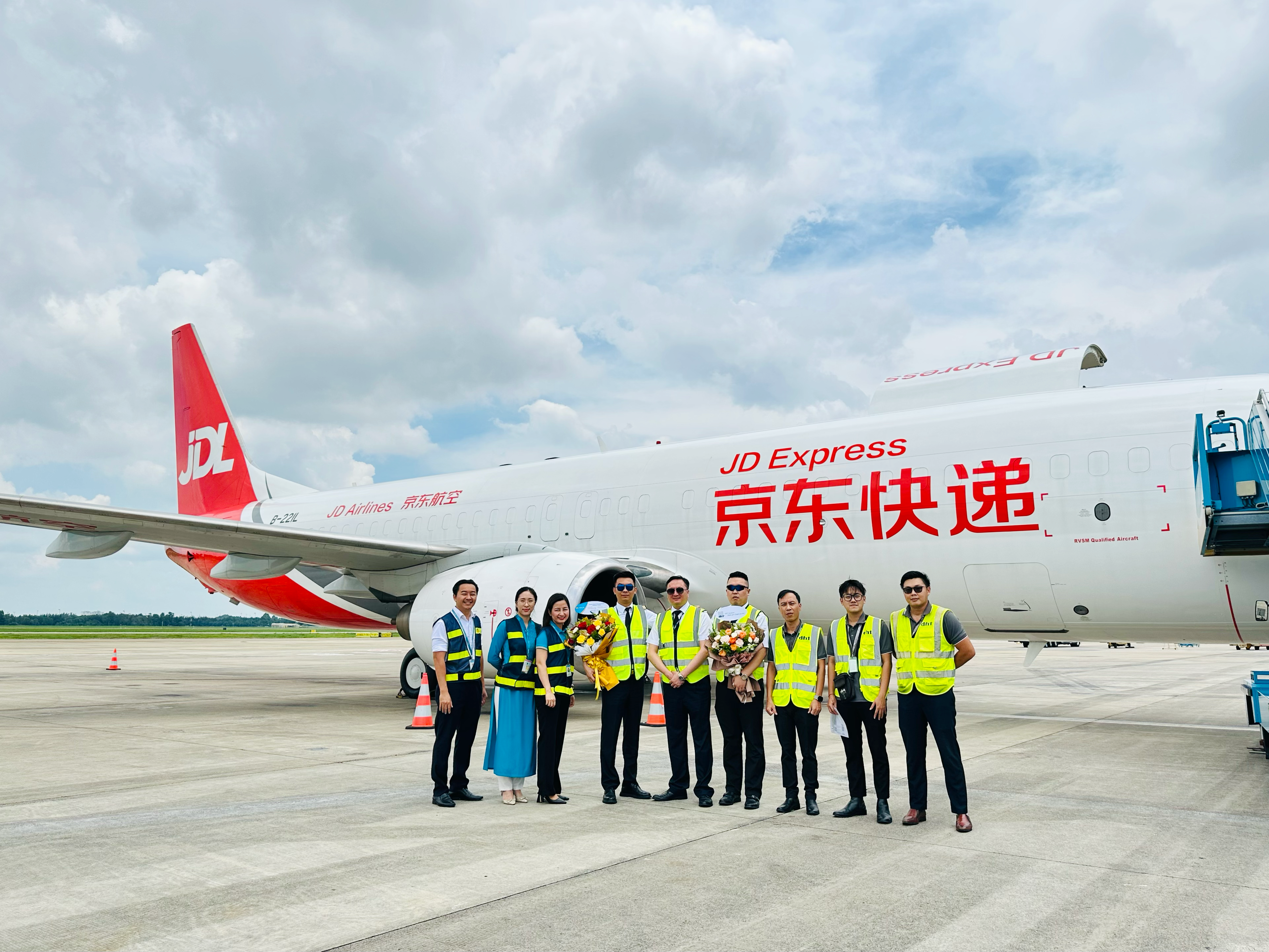 VIAGS WARMLY WELCOMED JIANGSU JINGDONG CARGO AIRLINES TO HO CHI MINH CITY