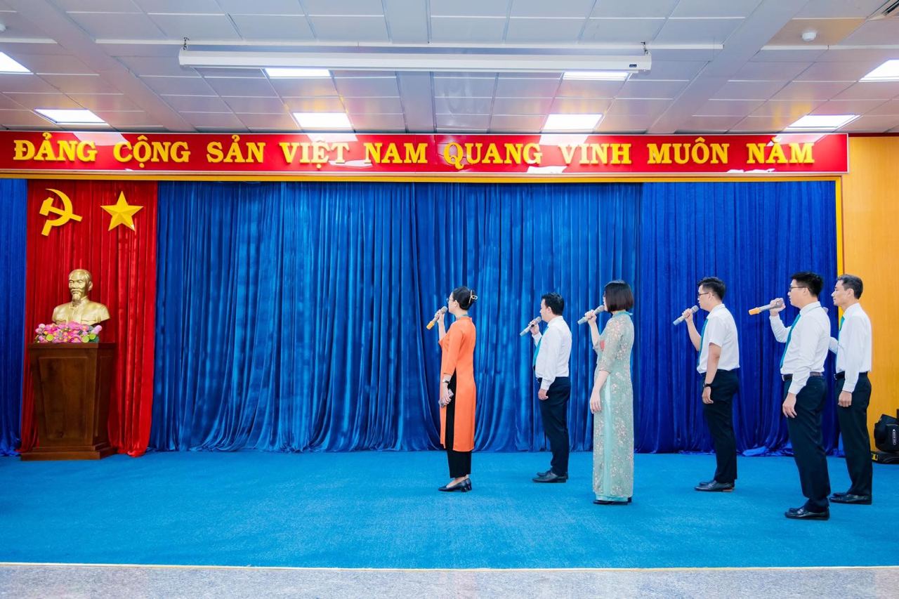 LỄ CHÀO CỜ THÁNG 10/2023 - VIAGS QUYẾT TÂM HOÀN THÀNH NHIỆM VỤ SXKD QUÝ 4/2023