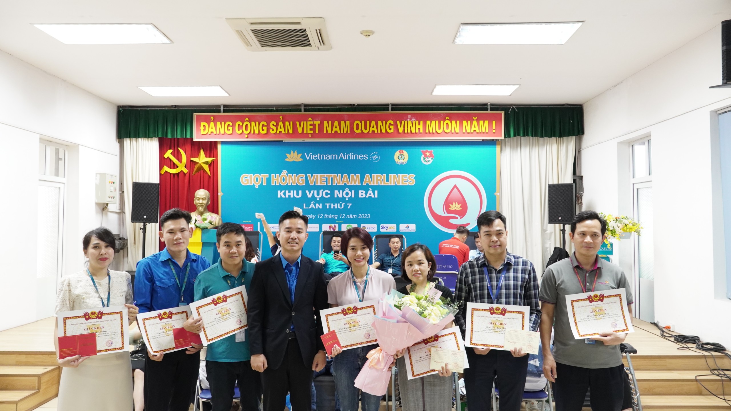 CBNV, ĐOÀN VIÊN TN VIAGS NBA HÀO HỨNG THAM GIA CHƯƠNG TRÌNH “GIỌT HỒNG VIETNAM AIRLINES” KV NỘI BÀI NĂM 2023