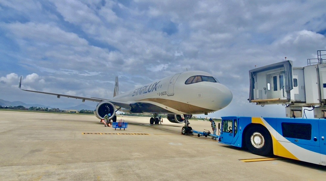 VIAGS DAD: HÃNG STARLUX AIRLINES VINH DANH CÁC CÁ NHÂN XUẤT SẮC NĂM 2023