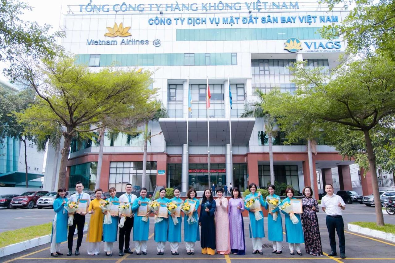 LỄ CHÀO CỜ THÁNG 4/2024 - CBNV VIAGS THI ĐUA LẬP THÀNH TÍCH CHÀO MỪNG 49 NĂM NGÀY GIẢI PHÓNG HOÀN TOÀN MIỀN NAM, THỐNG NHẤT ĐẤT NƯỚC (30/4/1975 - 30/4/2024)