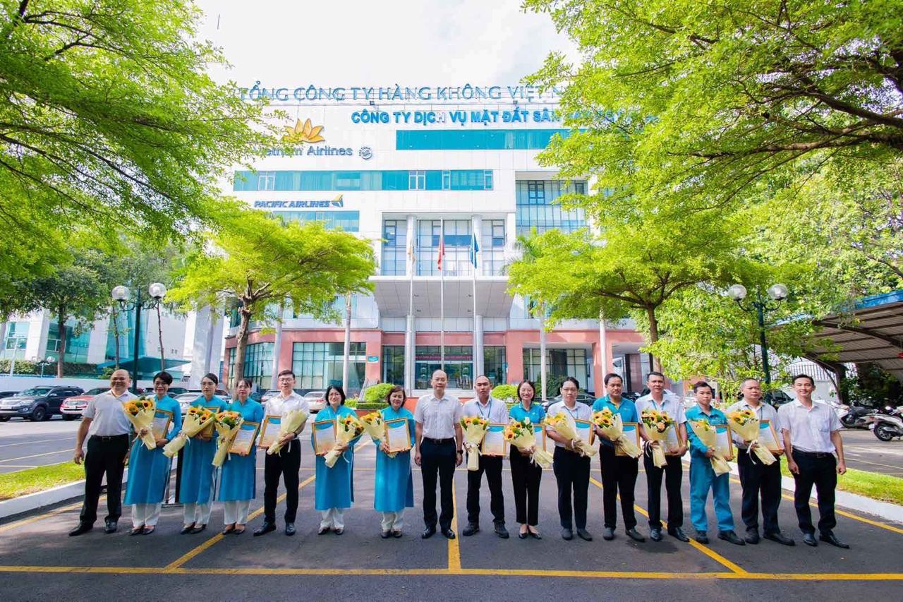 LỄ CHÀO CỜ THÁNG 6/2024 - CBNV VIAGS SẴN SÀNG BƯỚC VÀO CAO ĐIỂM HÈ