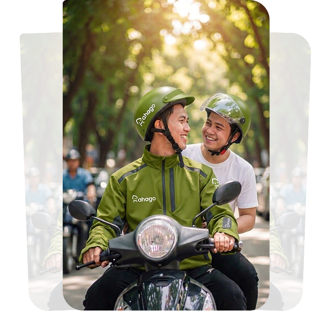 Tài xế HahaGo đưa khách di chuyển bằng xe máy